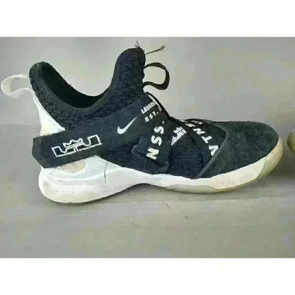 Nike LeBron James Soldier 12 Witness' Boys Shoes Sz 5Y School Basketball Suede - Picture 5 of 10